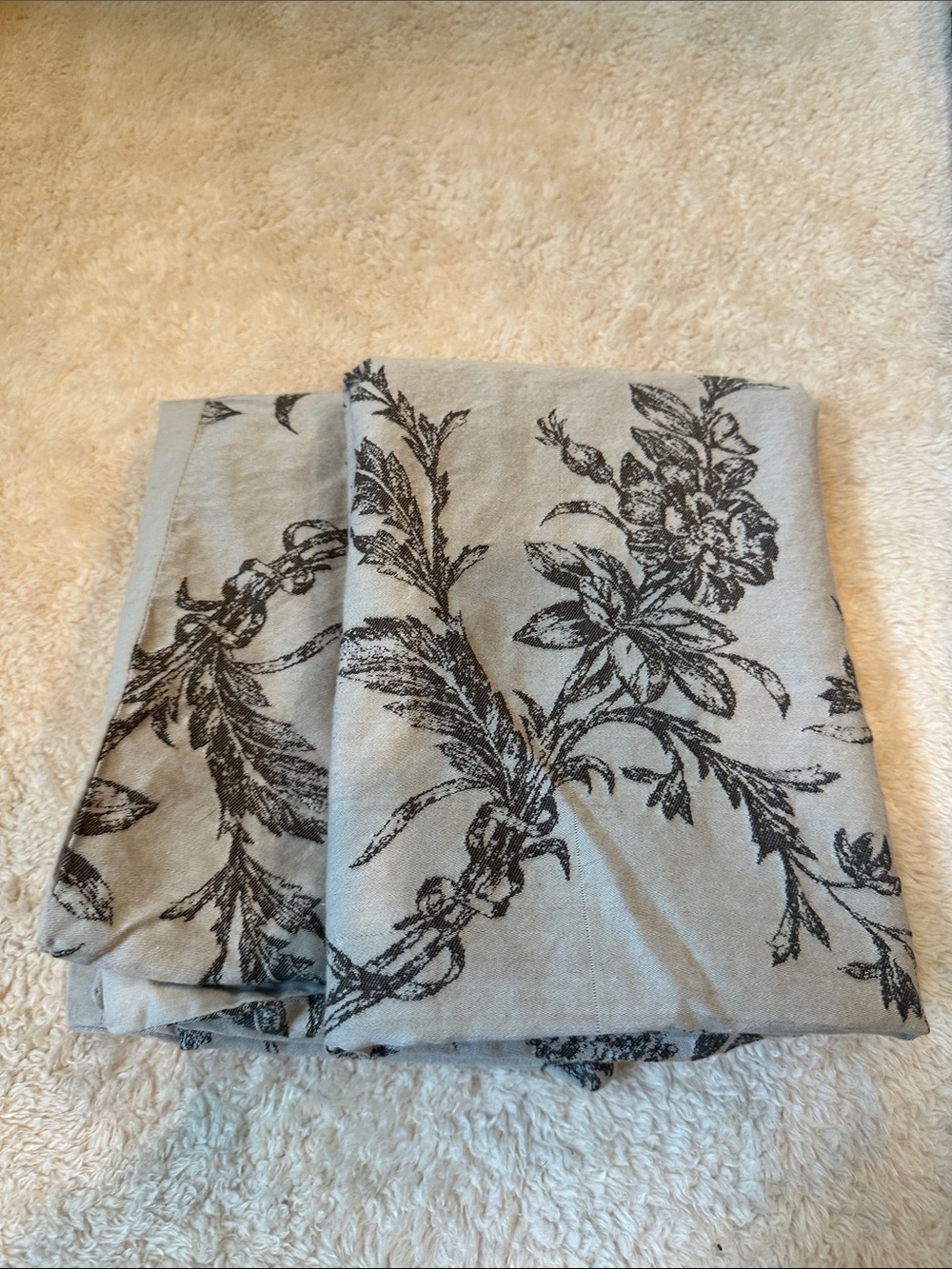 Decorative Floral Jacquard  2 shams - Light Gray with Black Pattern